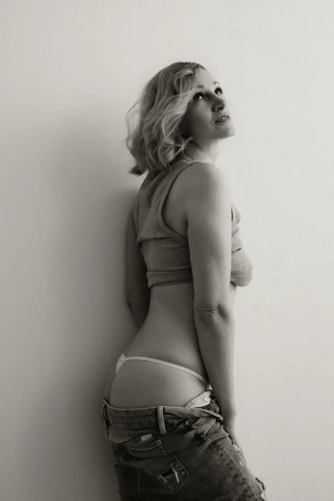 sexy Boudoirfoto Frau mit offener Jeans